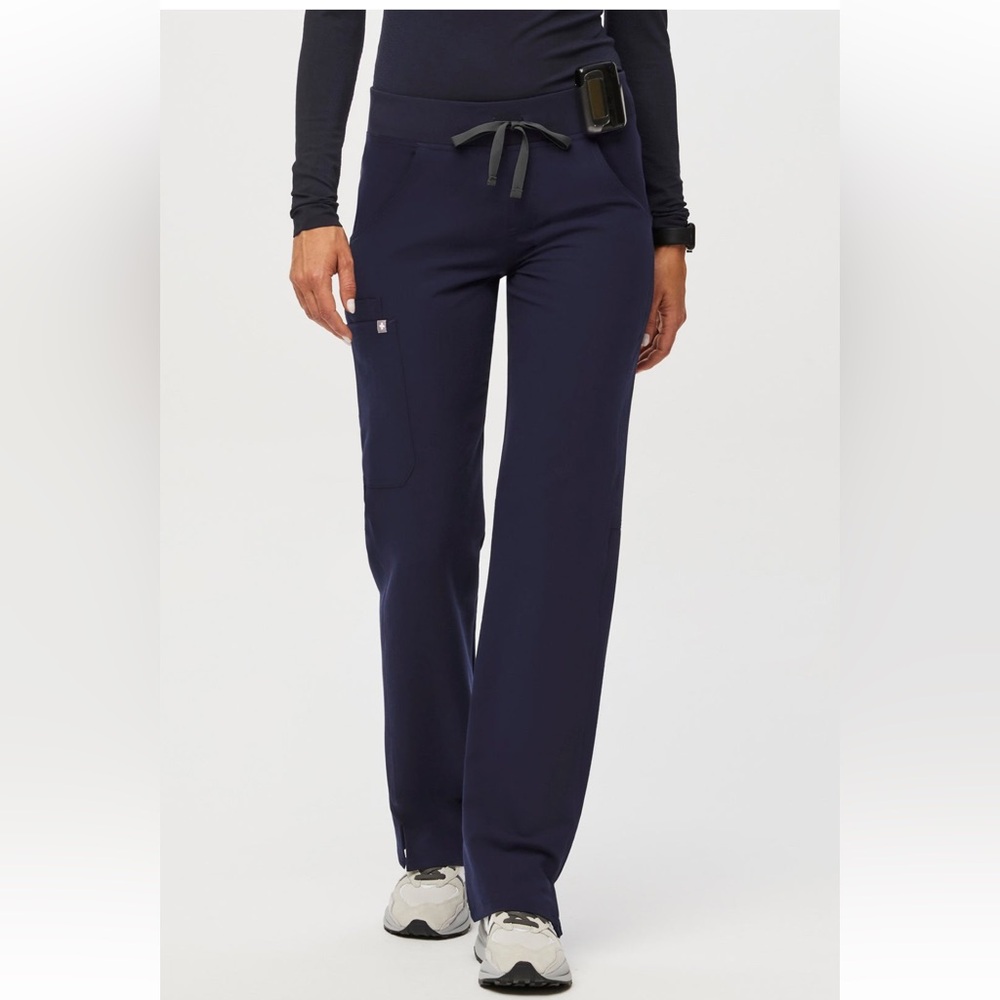 FIGS NAVY Kade Cargo Scrub Pants™ EUC
